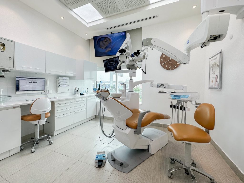 18 Clinic 3 Endodontics Services
